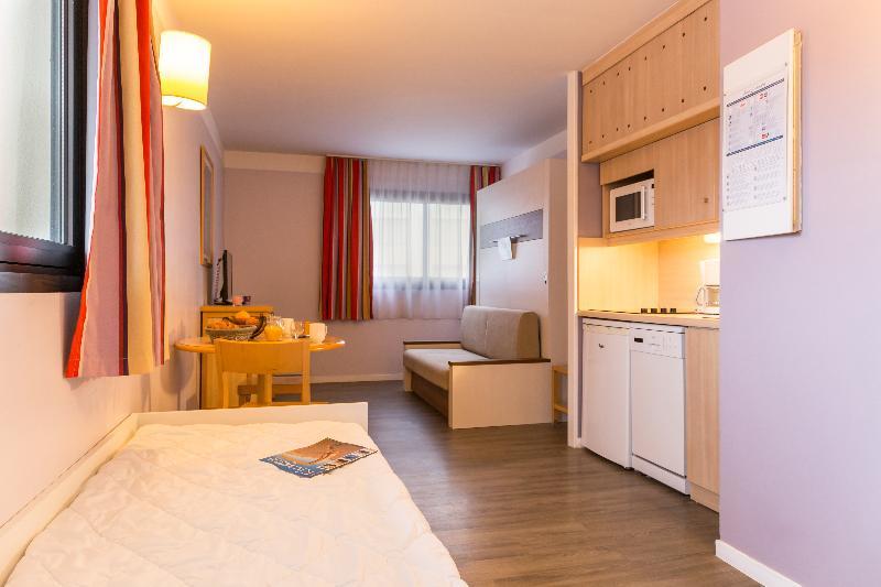 Residence Pierre & Vacances Centre La Rochelle  Buitenkant foto